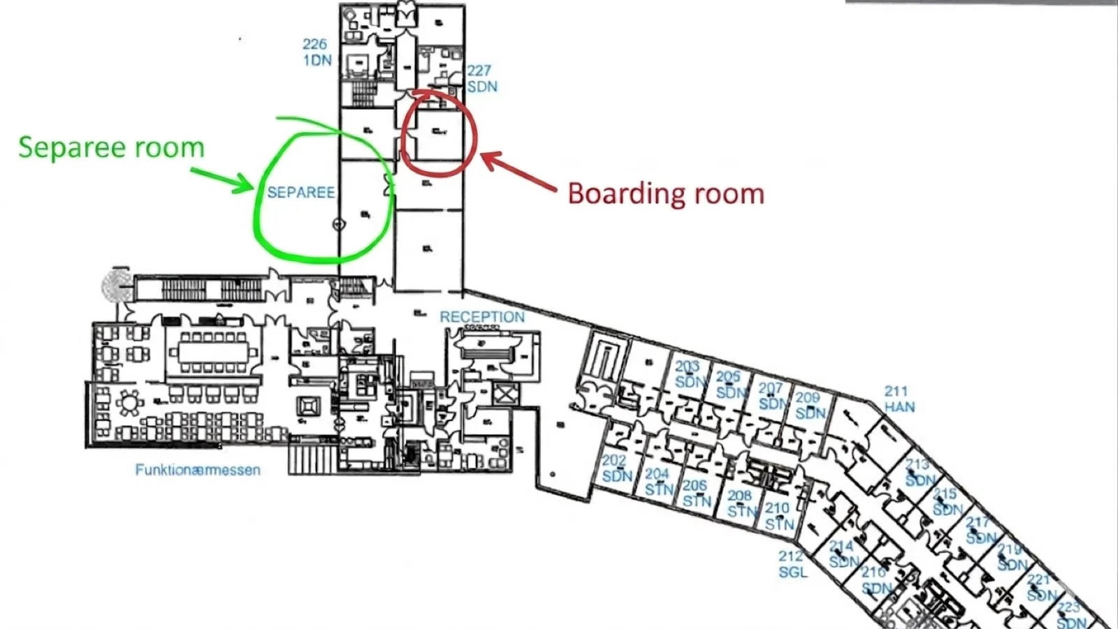 Floor plan of Funken Lodge with the Separee room circled in green and the Boarding room circled in red